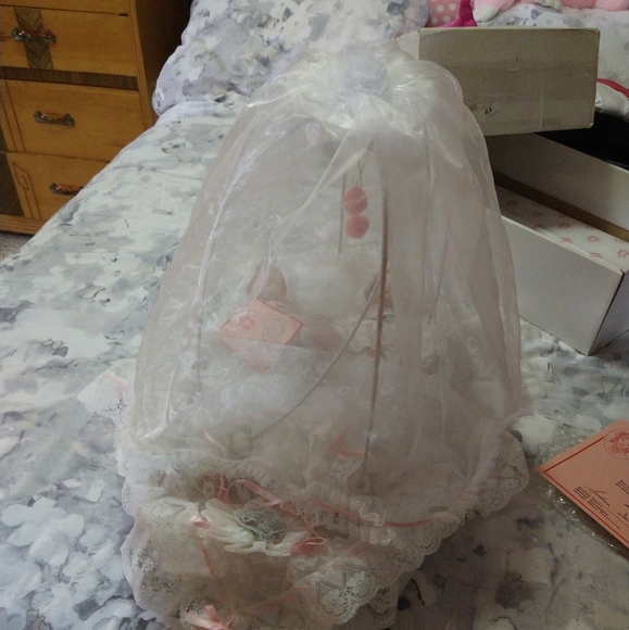 Megan and Melony twin porcelain doll set vintage - Picture 16 of 17